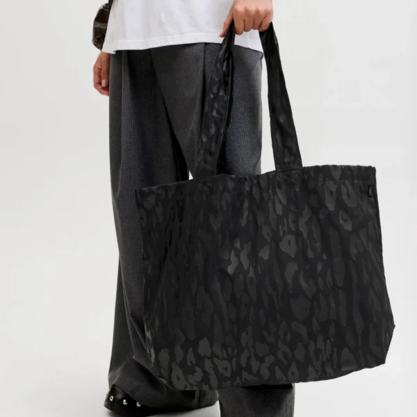 jjxx jxbethanyaoptotebagaccsn black