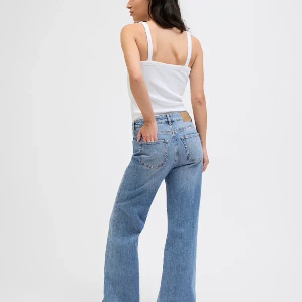 f647707e957a4be6a60ec851f85e7ba3